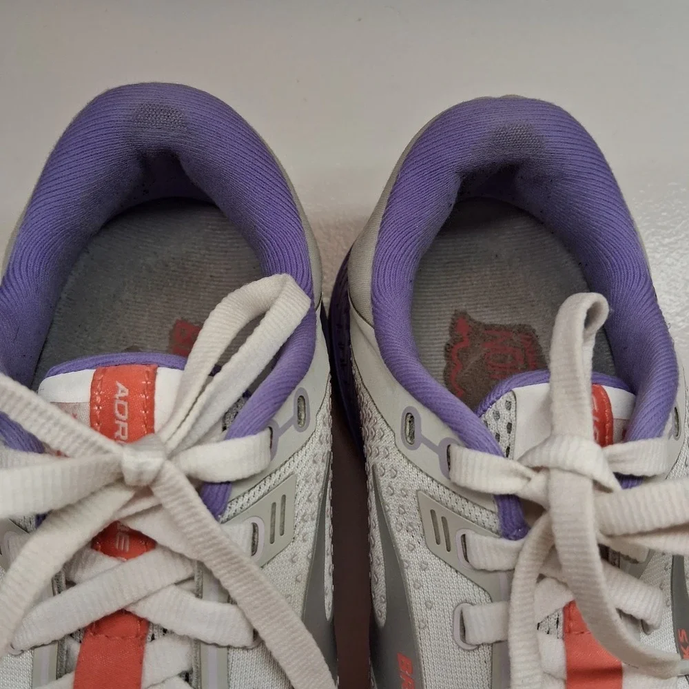 Brooks Adrenaline GTS 22 Running‎ Shoes Sneakers Women's Size 8 B